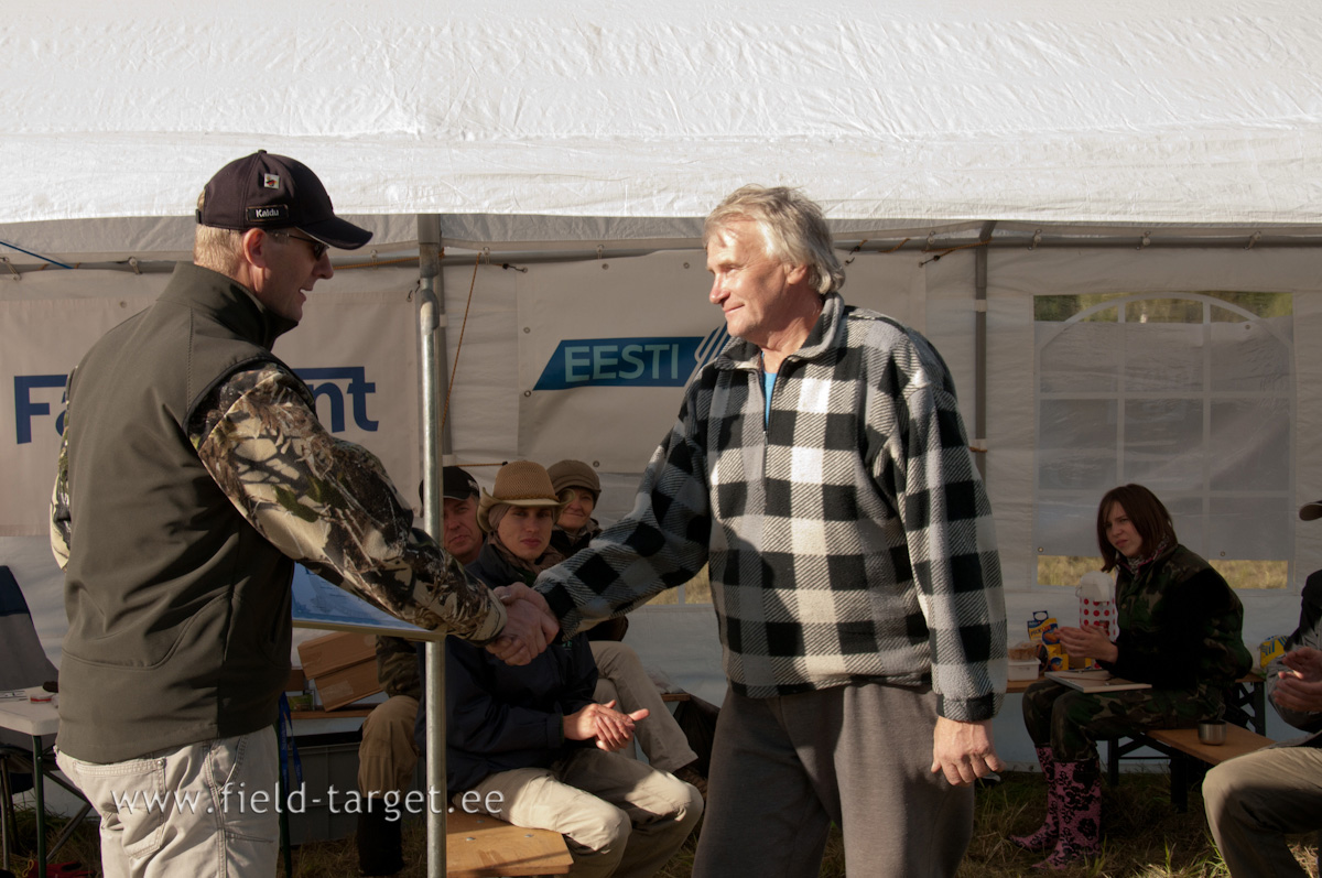 0320   suured tanud Urmasele, kes meile raja ehitamisel appi tuli